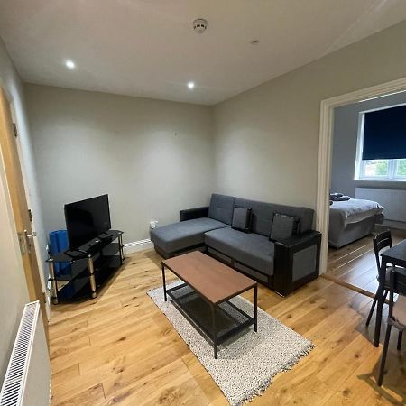 Lovely 1 Bedroom Apartment With On Street Parking London Eksteriør billede