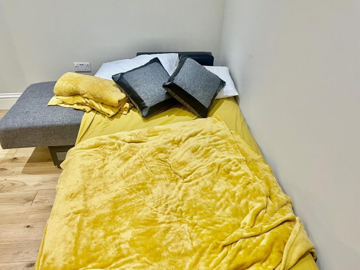 Lovely 1 Bedroom Apartment With On Street Parking London Eksteriør billede