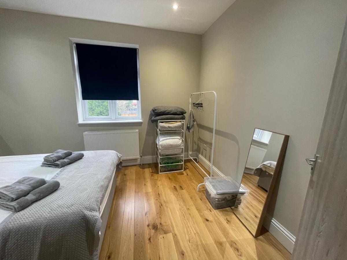Lovely 1 Bedroom Apartment With On Street Parking London Eksteriør billede